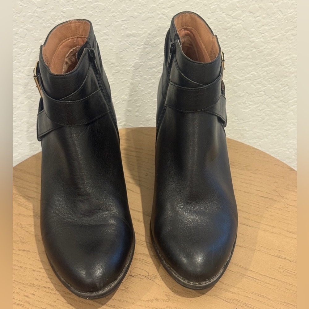 Vionic‎ Black Ankle Boots with Gold Buckle - Picture 6 of 12